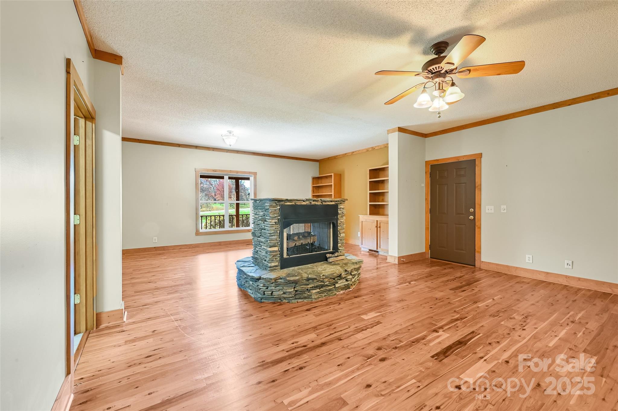 Hendersonville, North Carolina, 28792, United States, 3 Bedrooms Bedrooms, ,3 BathroomsBathrooms,Residential,For Sale,1958390