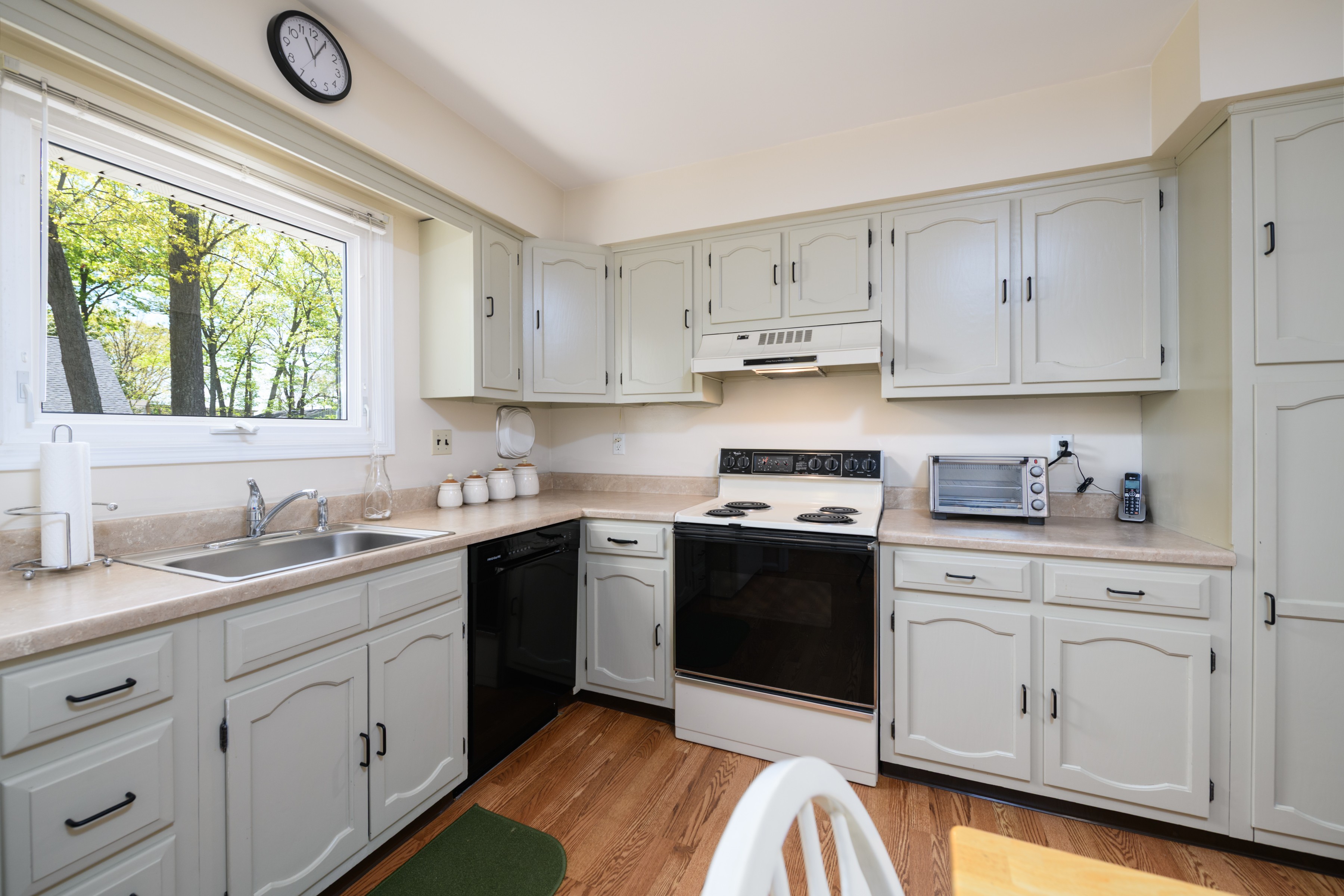  3-Bedroom, 1.5-Bath Ranch in Eatontown - 物件實景