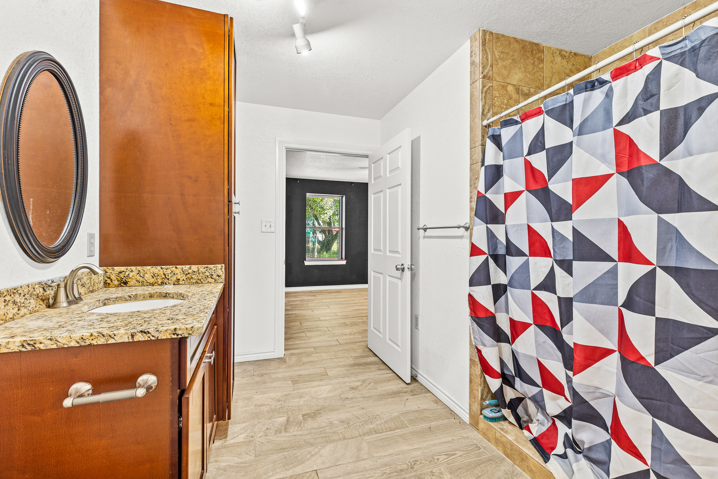 Adkins, Texas, 78101, United States, 4 Bedrooms Bedrooms, ,2 BathroomsBathrooms,Residential,For Sale,1979790