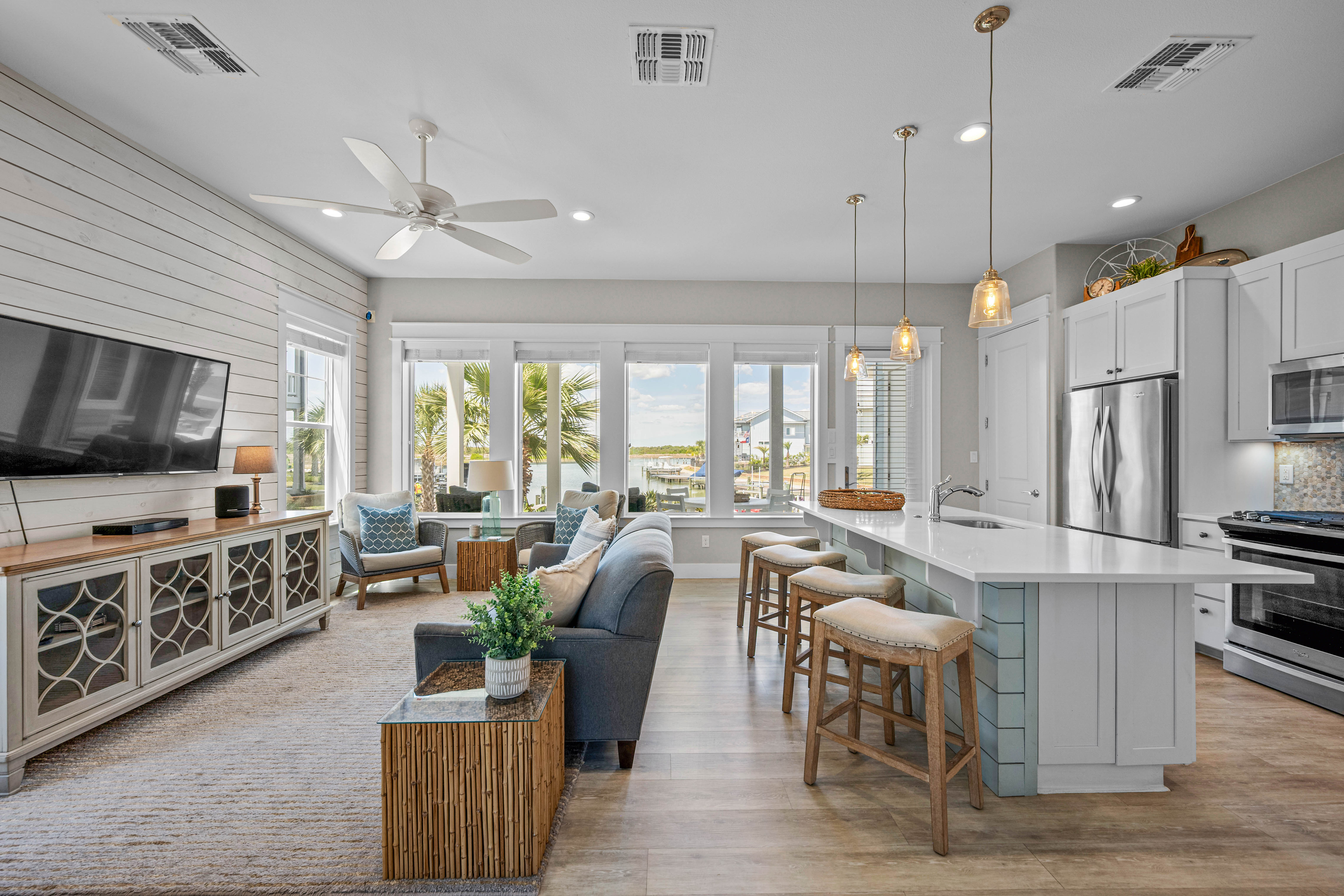  Relaxing 4BR Waterfront Condo - 物件實景