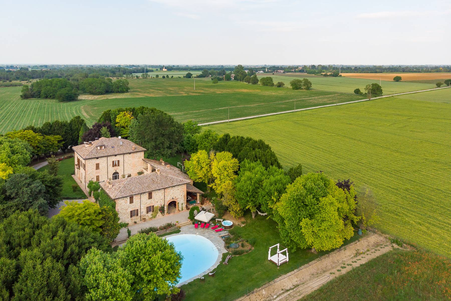 Ancient charming property on the hills of Piacenza 
