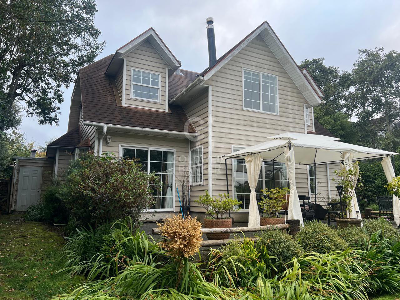 Puerto Varas, Chile, 4 Bedrooms Bedrooms, ,5 BathroomsBathrooms,Residential,For Sale,1910760