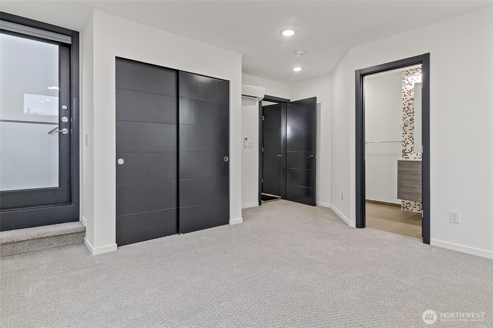 Seattle, Washington, 98103, United States, 2 Bedrooms Bedrooms, ,1 BathroomBathrooms,Residential,For Sale,1991095