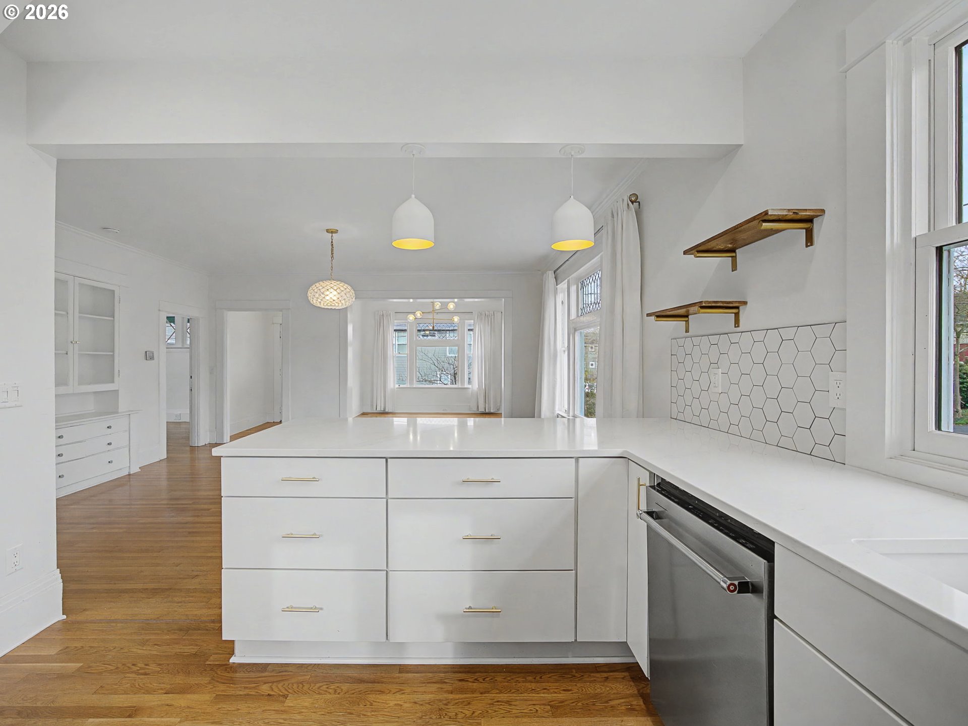 Portland, Oregon, 97212, United States, 5 Bedrooms Bedrooms, ,3 BathroomsBathrooms,Residential,For Sale,2043589