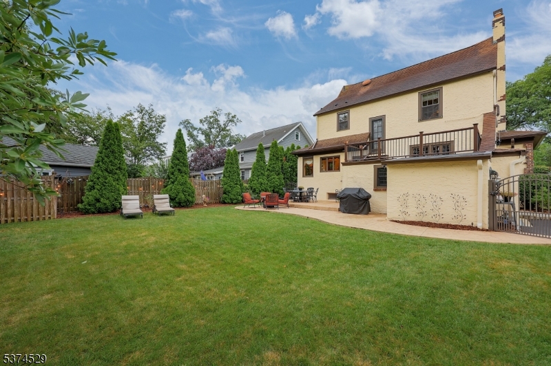 Westfield Town, New Jersey, 07090, United States, 3 Bedrooms Bedrooms, ,2 BathroomsBathrooms,Residential,For Sale,1940916