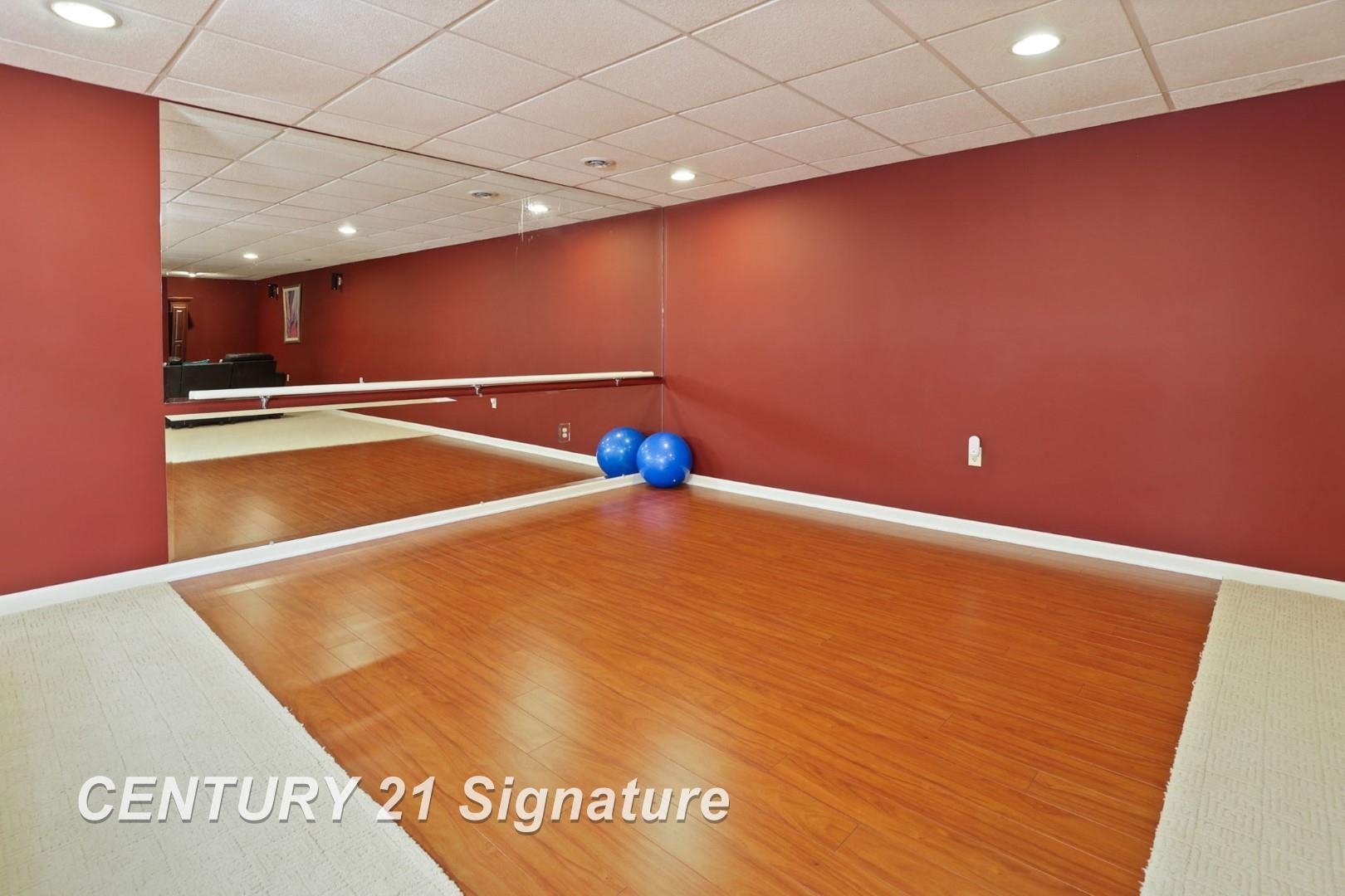 Saginaw, Michigan, 48609, United States, 4 Bedrooms Bedrooms, ,7 BathroomsBathrooms,Residential,For Sale,1980528