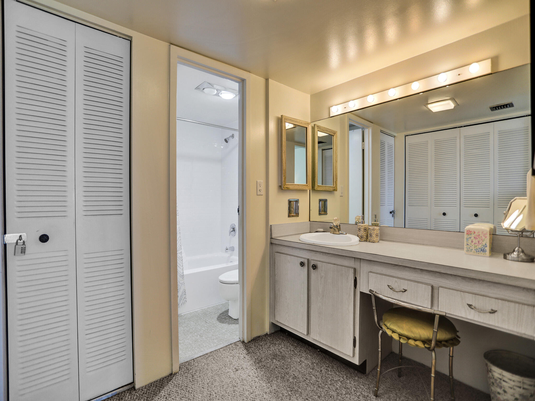 Sunny Isles Beach, Florida, 33160, United States, 1 Bedroom Bedrooms, ,2 BathroomsBathrooms,Residential,For Sale,1804245