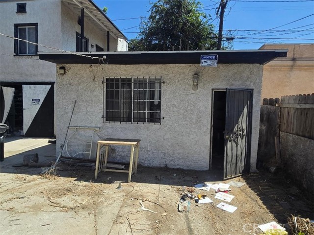 Los Angeles, California, 90062, United States, 4 Bedrooms Bedrooms, ,Residential,For Sale,1942774