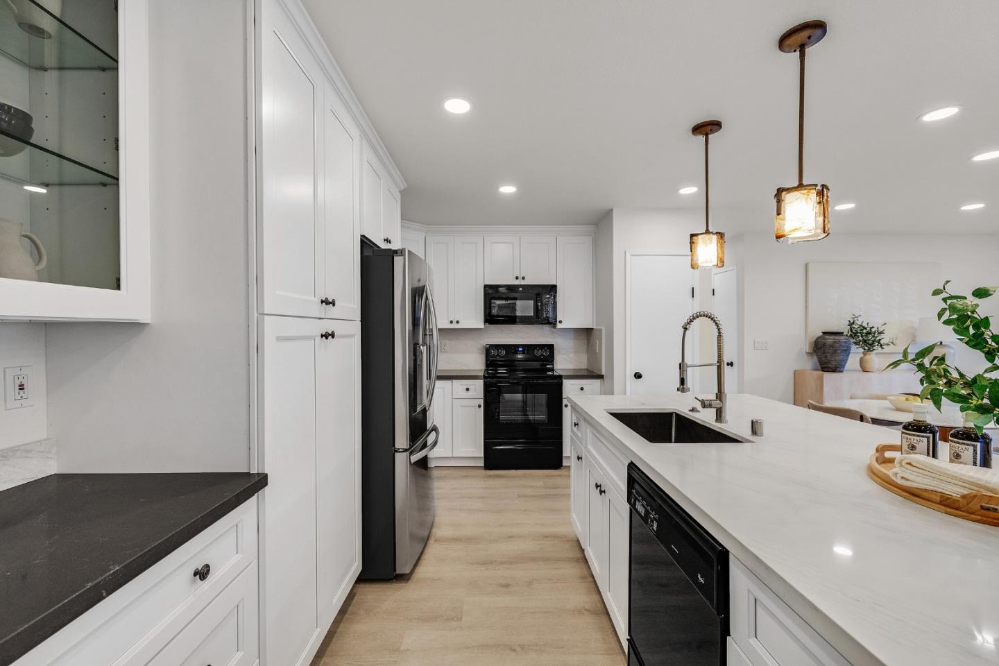 Sunnyvale, California, 94086, United States, 2 Bedrooms Bedrooms, ,1 BathroomBathrooms,Residential,For Sale,1991395