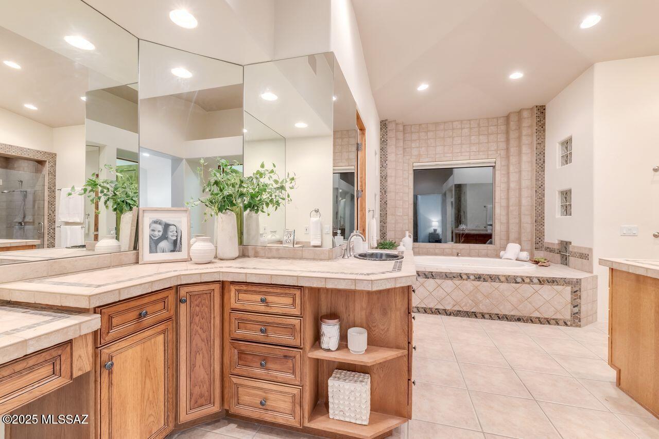 Tucson, Arizona, 85718, United States, 3 Bedrooms Bedrooms, ,4 BathroomsBathrooms,Residential,For Sale,1987862