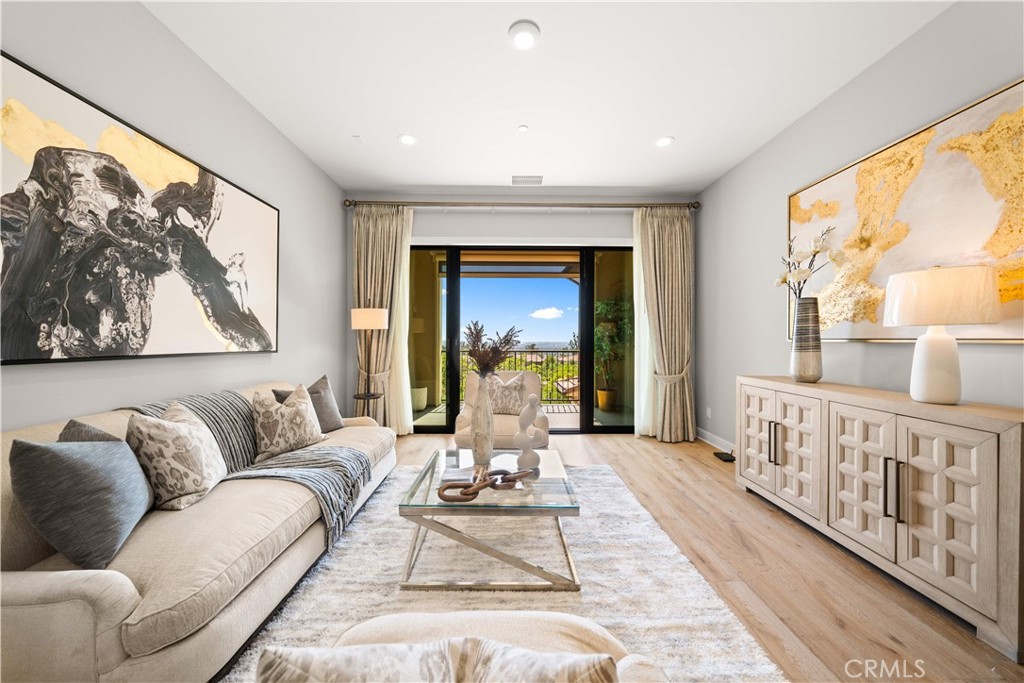 Irvine, California, 92602, United States, 5 Bedrooms Bedrooms, ,6 BathroomsBathrooms,Residential,For Sale,1982881