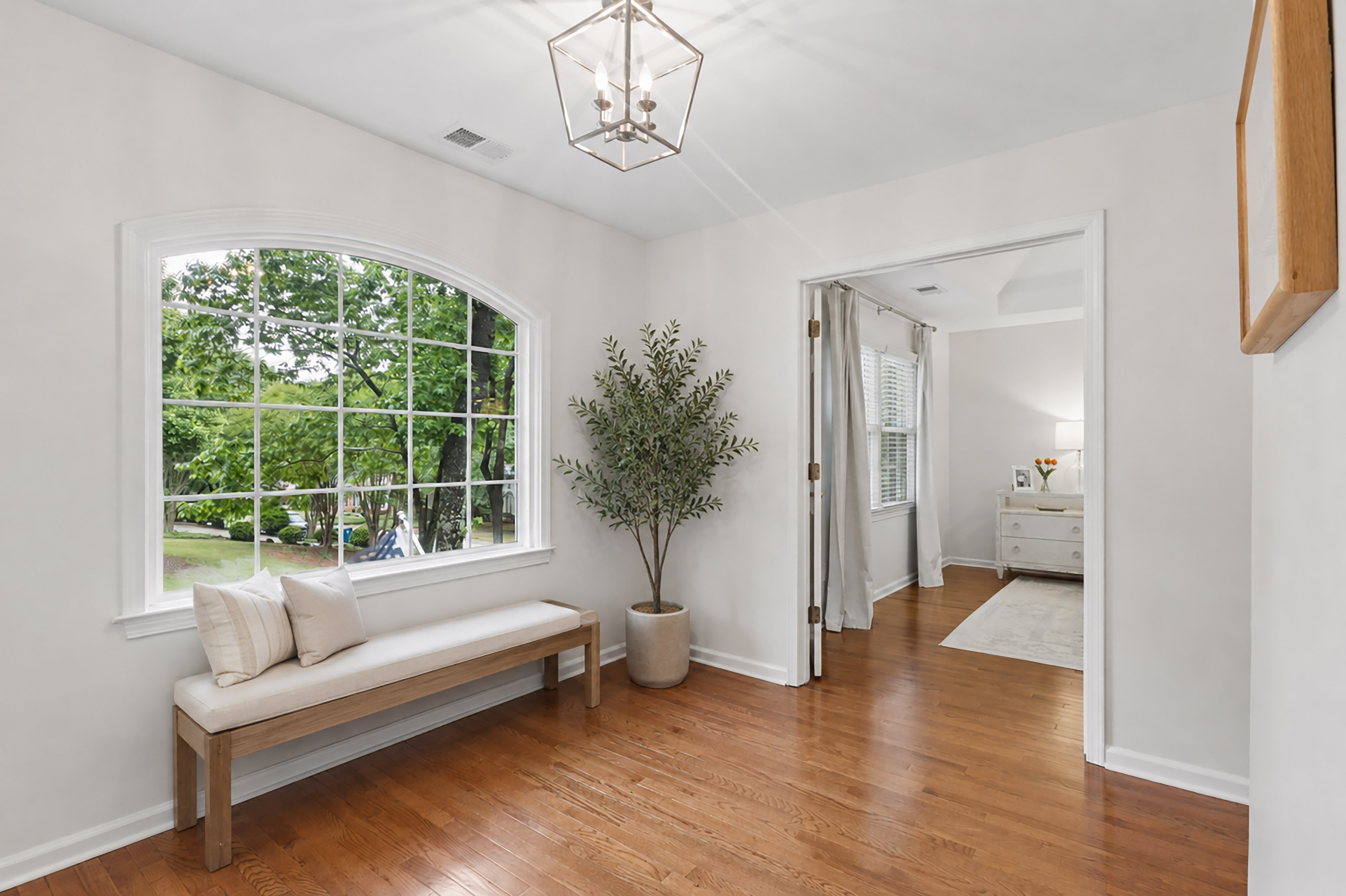  Beautifully Updated Home Blends Timeless Style with Elevated Designer Finishes - 物件實景