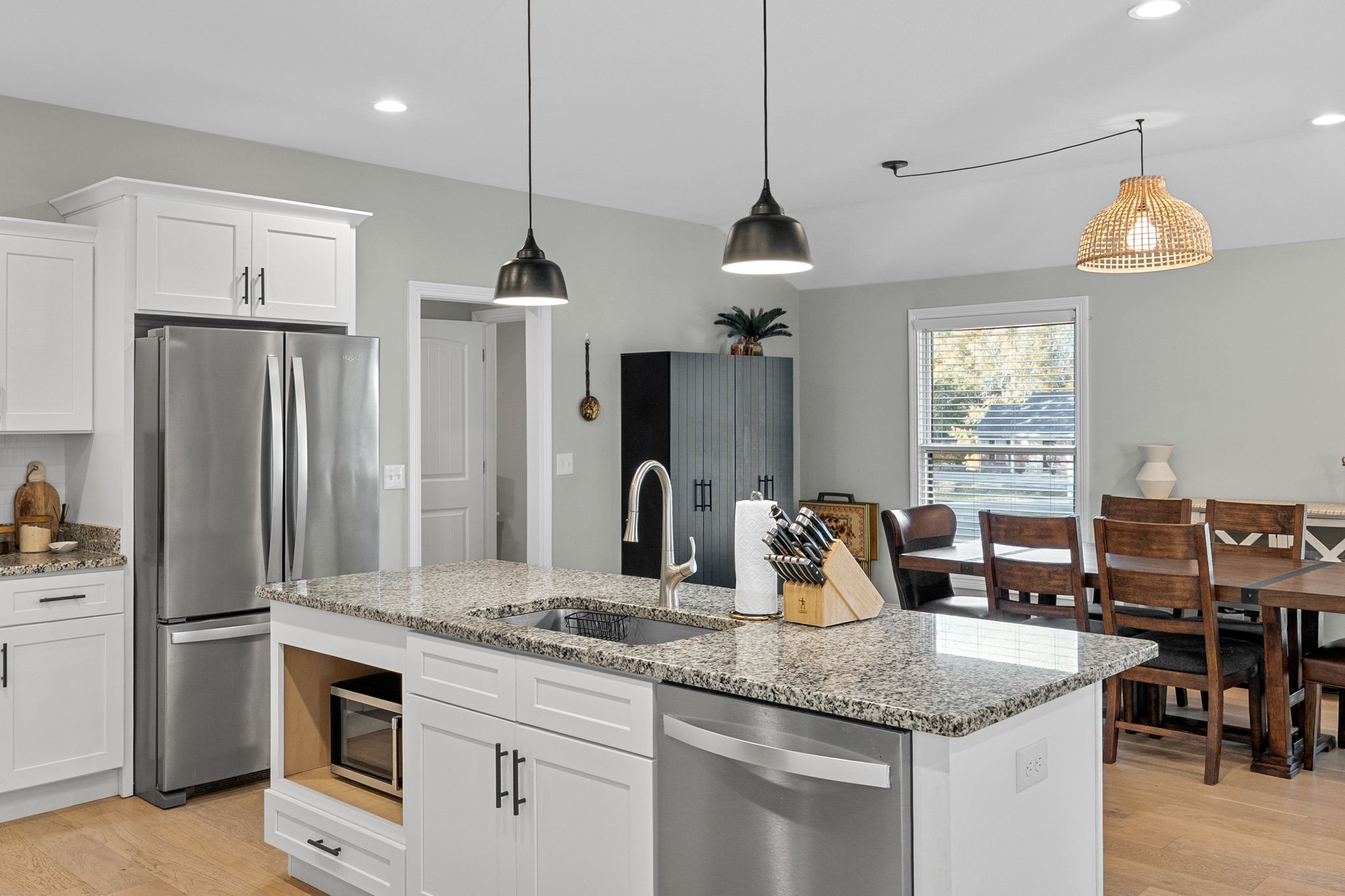 Clarksville, Tennessee, 37040, United States, 4 Bedrooms Bedrooms, ,3 BathroomsBathrooms,Residential,For Sale,1988852