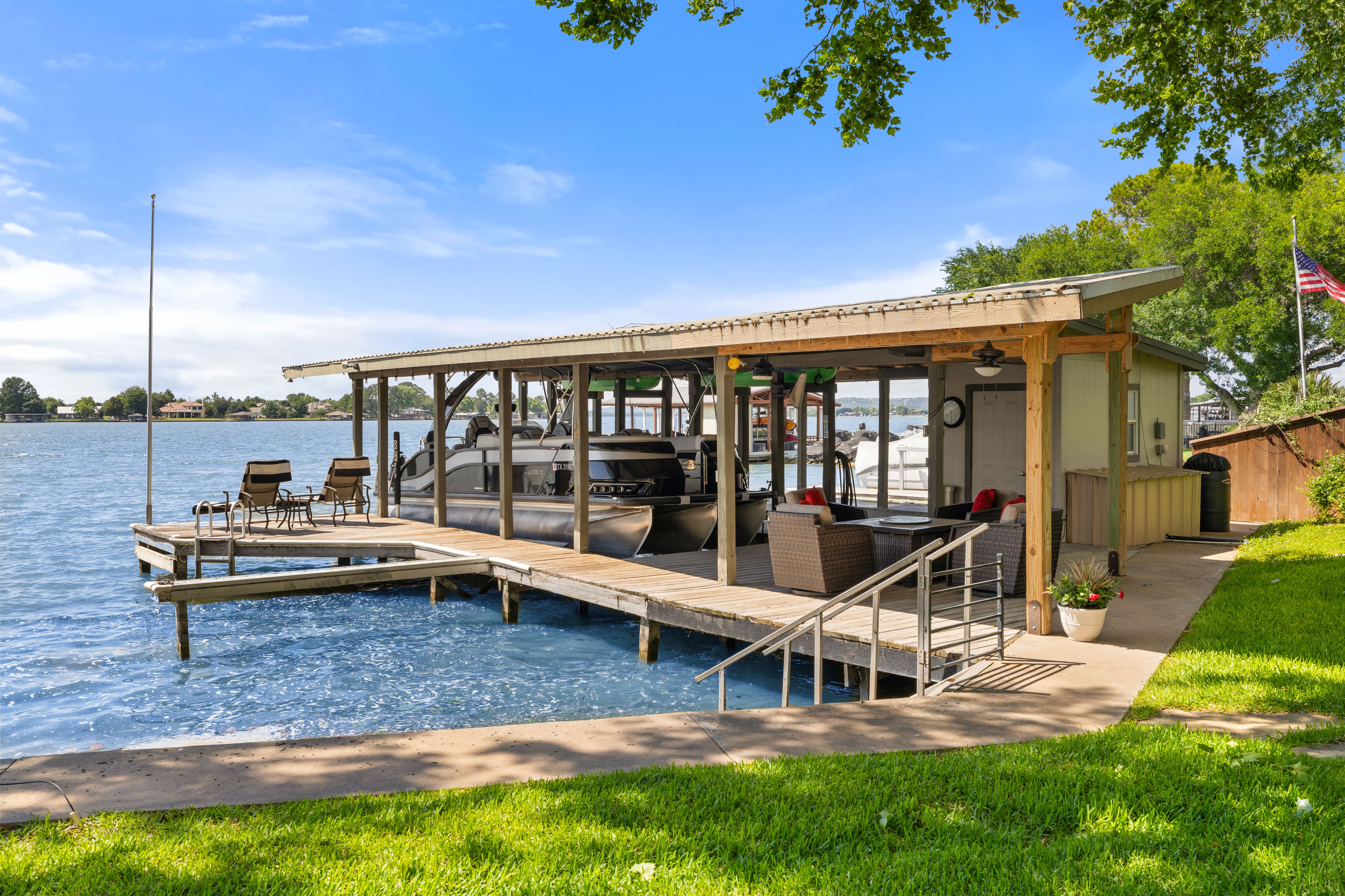  402 S. Shorewood Dr on Lake LBJ - 物件實景