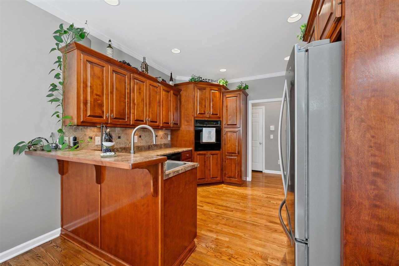 Bowling Green, Kentucky, 42104, United States, 6 Bedrooms Bedrooms, ,4 BathroomsBathrooms,Residential,For Sale,1882789