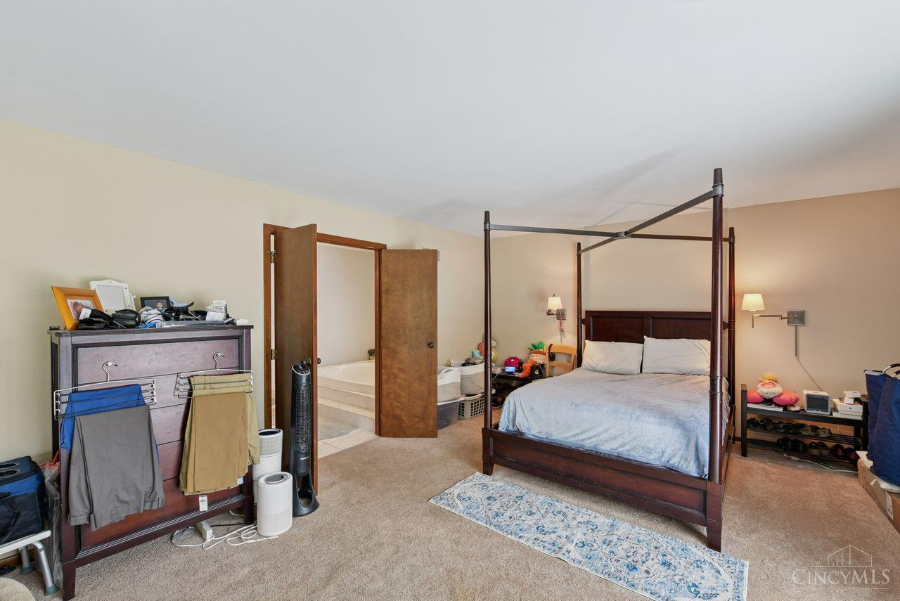 Anderson Twp, Ohio, 45255, United States, 4 Bedrooms Bedrooms, ,3 BathroomsBathrooms,Residential,For Sale,2001955