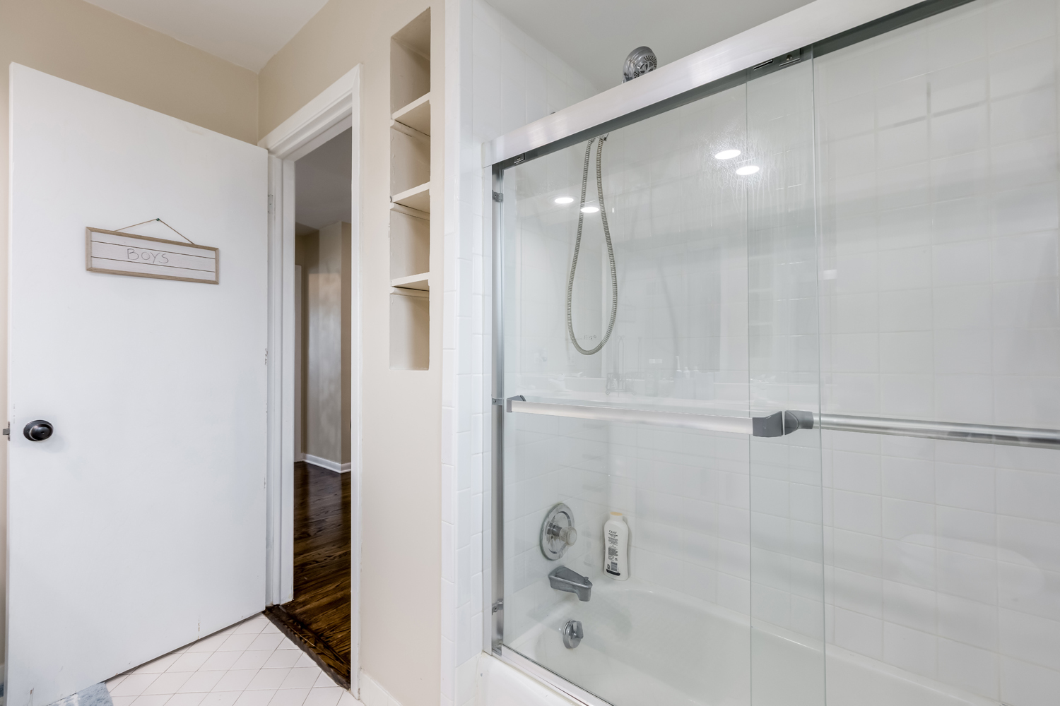 Morton Grove, Illinois, 60053, United States, 5 Bedrooms Bedrooms, ,3 BathroomsBathrooms,Residential,For Sale,1928760