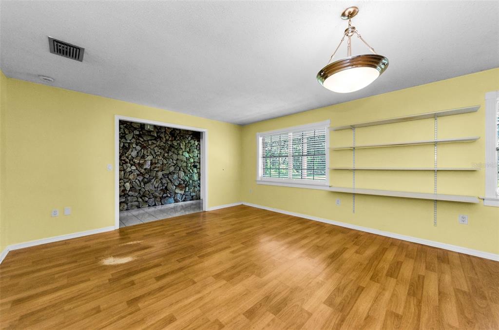 Plant City, Florida, 33566, United States, 3 Bedrooms Bedrooms, ,2 BathroomsBathrooms,Residential,For Sale,1932483