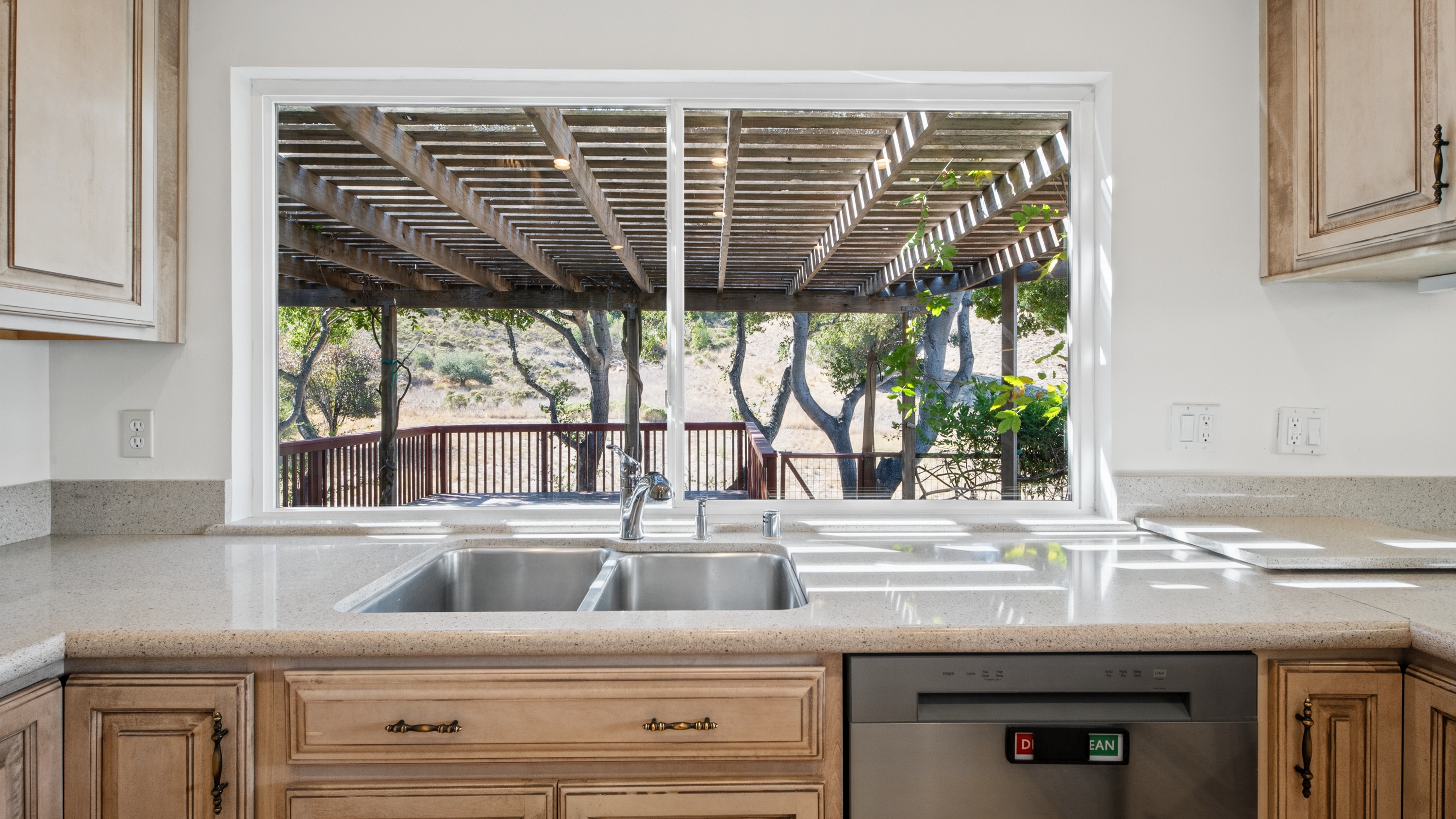 Spacious Mont Marin Contemporary with Open Space Views - 物件實景