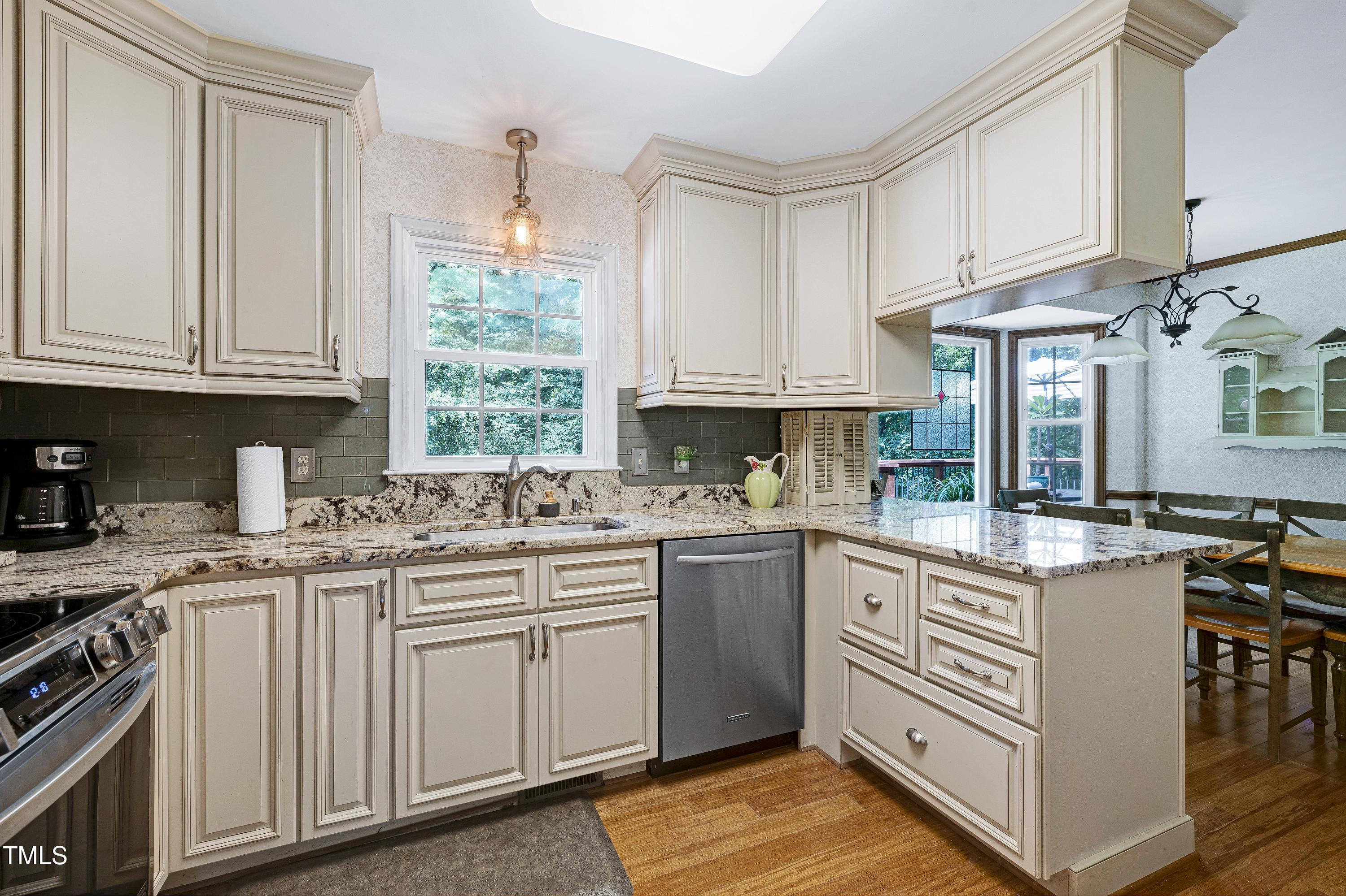 Raleigh, North Carolina, 27606, United States, 3 Bedrooms Bedrooms, ,3 BathroomsBathrooms,Residential,For Sale,1941064