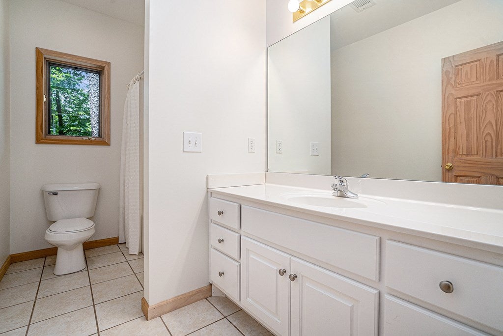 Ellijay, Georgia, 30536, United States, 4 Bedrooms Bedrooms, ,4 BathroomsBathrooms,Residential,For Sale,1888522