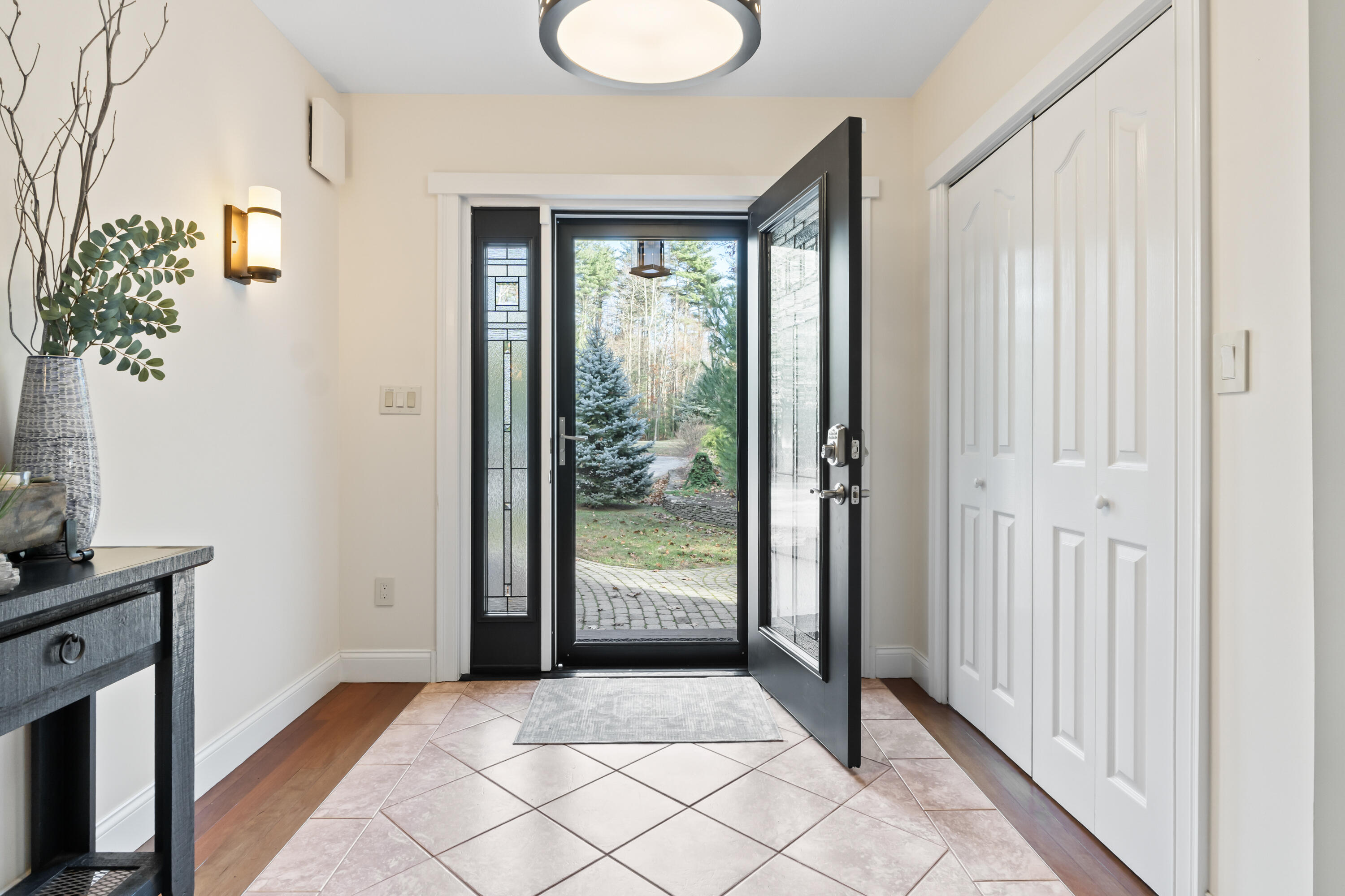 Ogunquit, Maine, 03907, United States, ,4 BathroomsBathrooms,Residential,For Sale,1830801