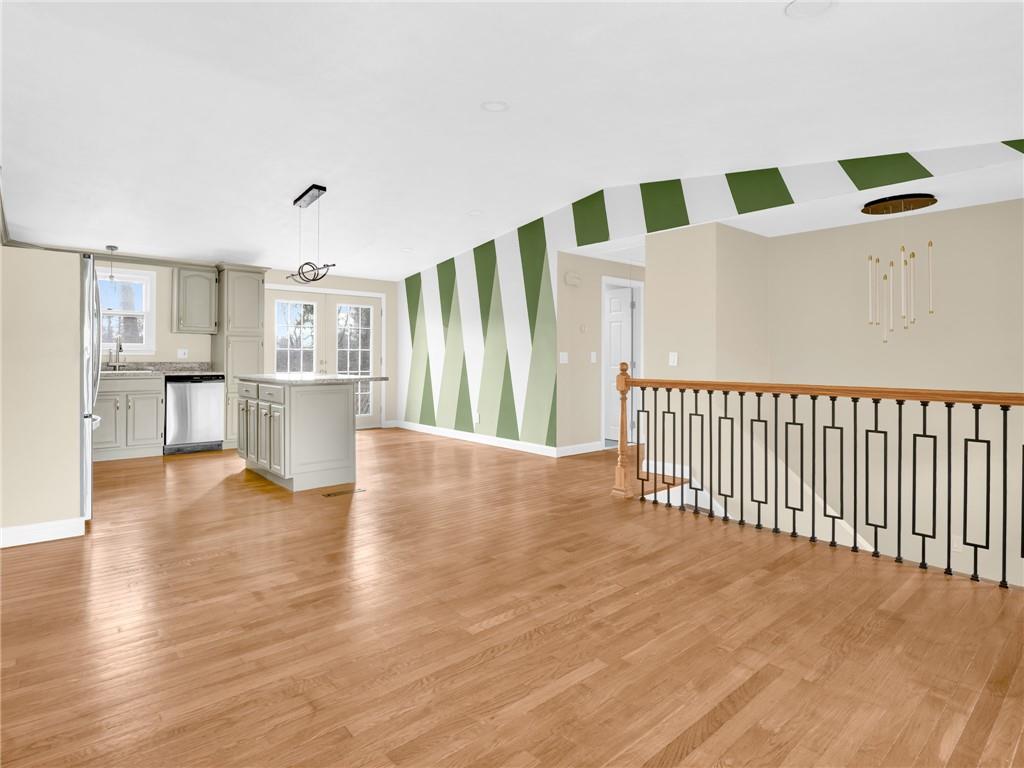 Warwick, Rhode Island, 02889, United States, 3 Bedrooms Bedrooms, ,3 BathroomsBathrooms,Residential,For Sale,2030234