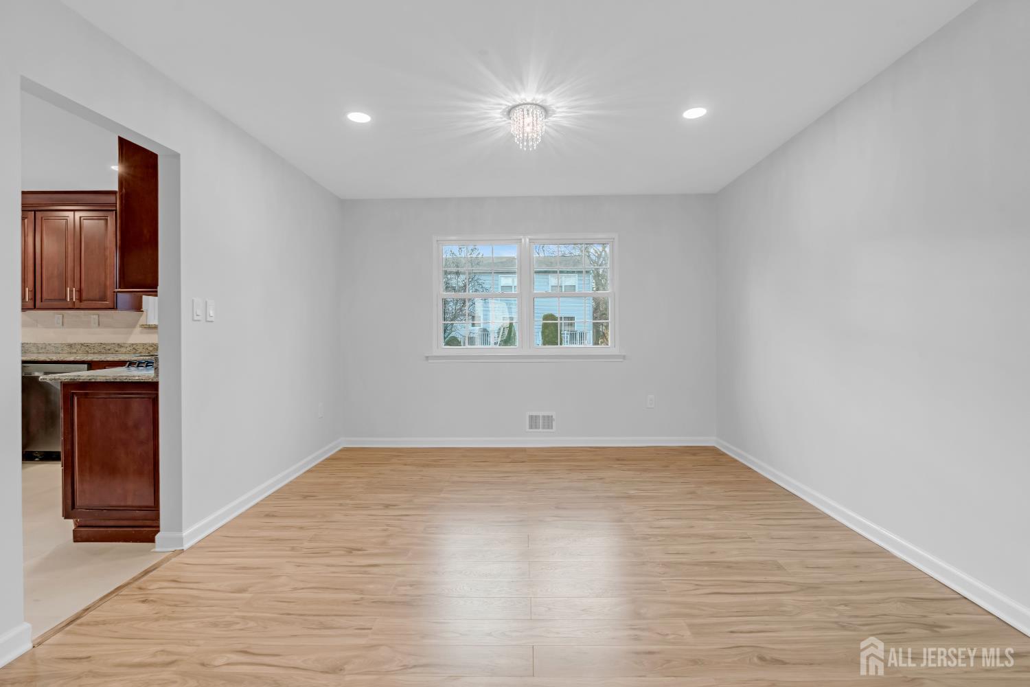 East Brunswick, New Jersey, 08816, United States, 3 Bedrooms Bedrooms, ,3 BathroomsBathrooms,Residential,For Sale,2001983