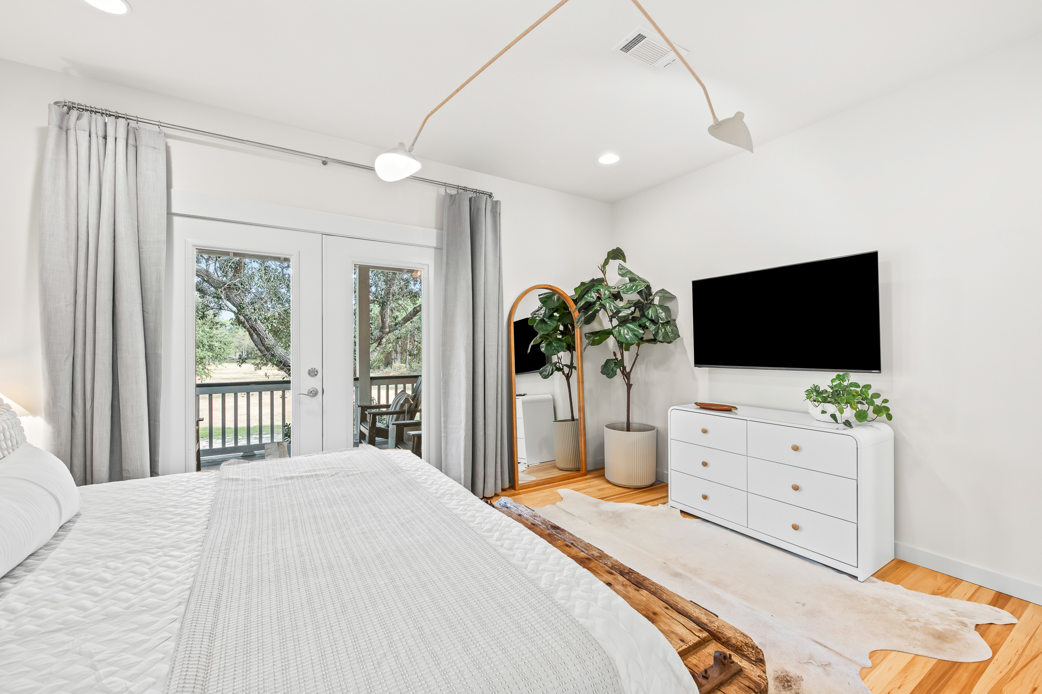  Furnished Coastal Retreat on Over an Acre with Pickleball Court - 物件實景