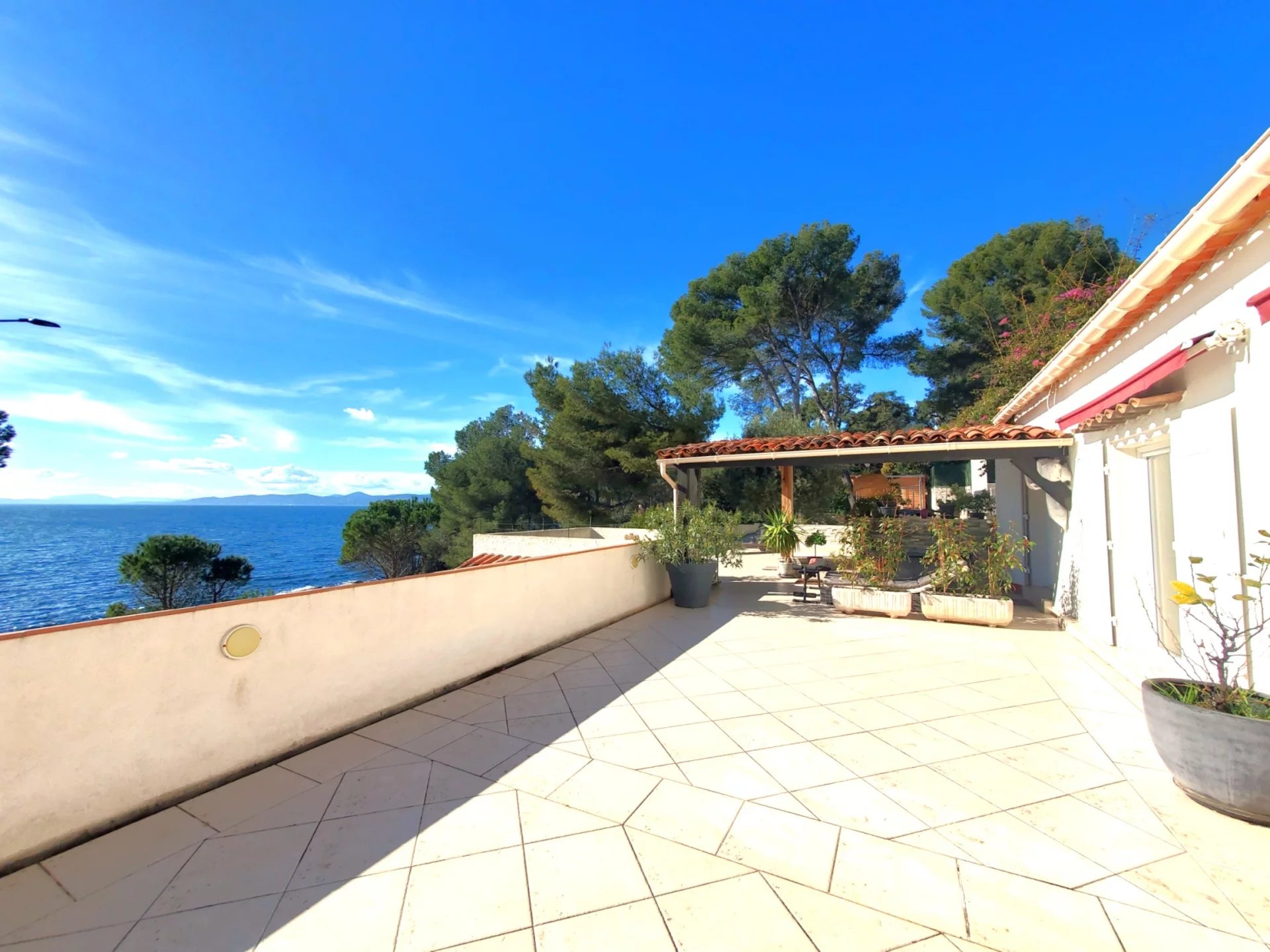Saint-Raphaël, Provence-Alpes-Côte d’Azur, 83700, FR, 13 Bedrooms Bedrooms, ,16 BathroomsBathrooms,Residential,For Sale,1994506