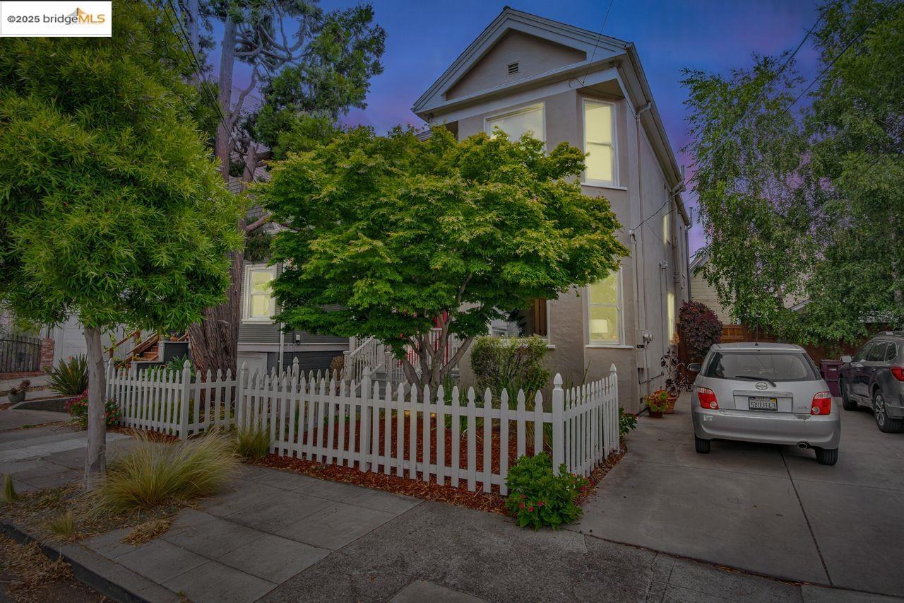 Oakland, California, 94609, United States, 2 Bedrooms Bedrooms, ,1 BathroomBathrooms,Residential,For Sale,1934711