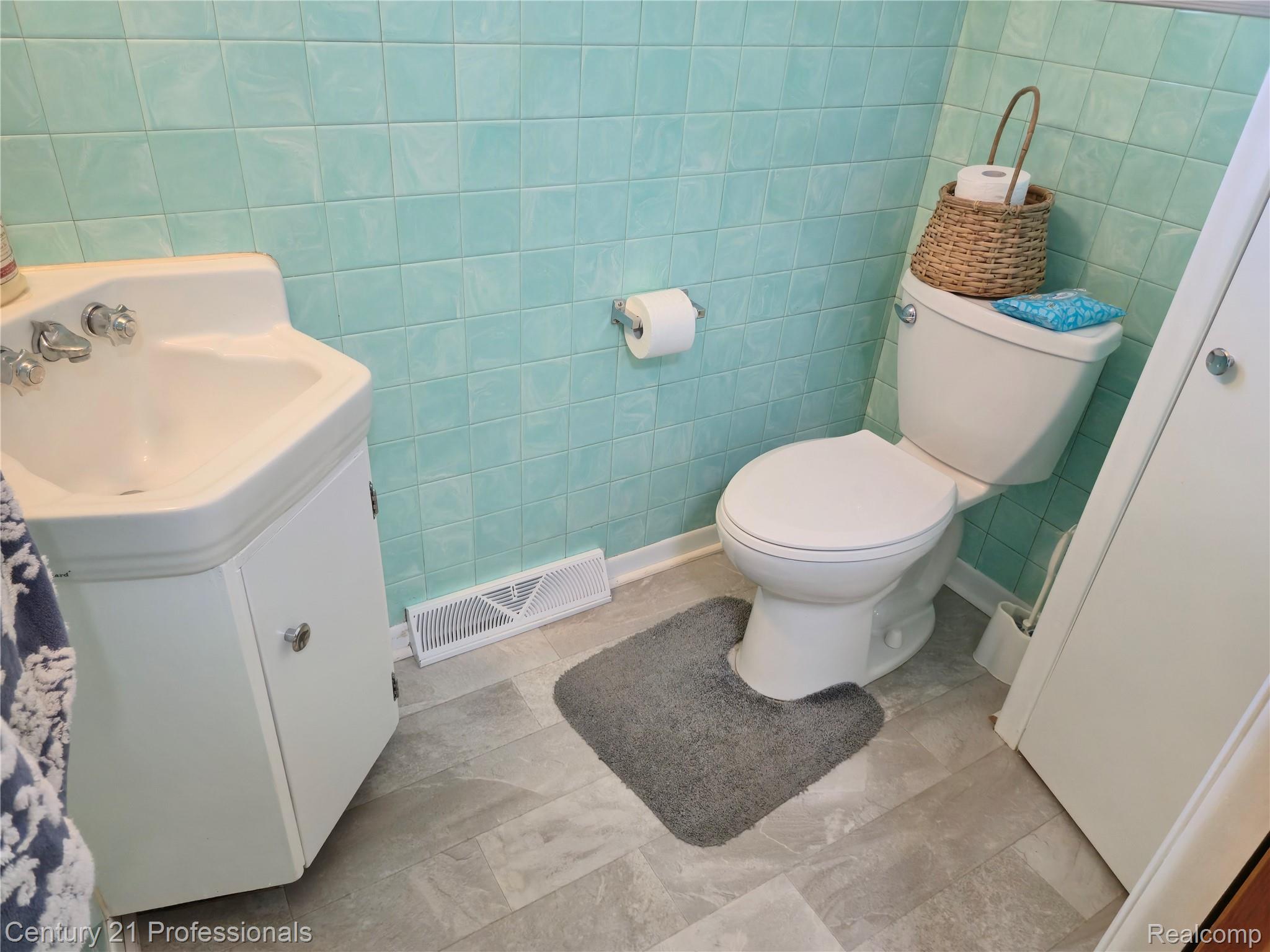 RochesterHills, Michigan, 48309, United States, 3 Bedrooms Bedrooms, ,3 BathroomsBathrooms,Residential,For Sale,1973960