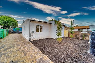 Los Angeles, California, 90003, United States, 5 Bedrooms Bedrooms, ,Residential,For Sale,1879445
