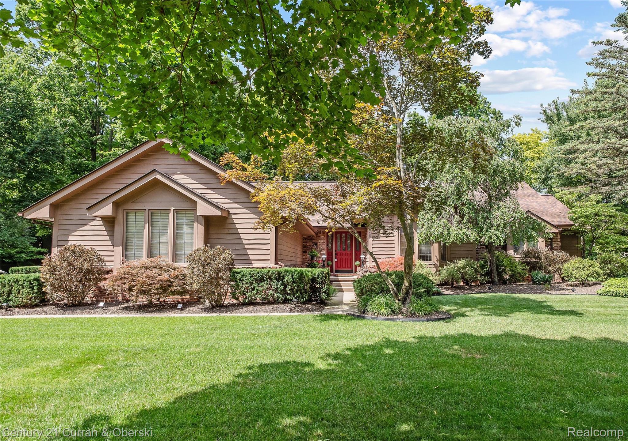 Northville, Michigan, 48167, United States, 4 Bedrooms Bedrooms, ,4 BathroomsBathrooms,Residential,For Sale,1923086