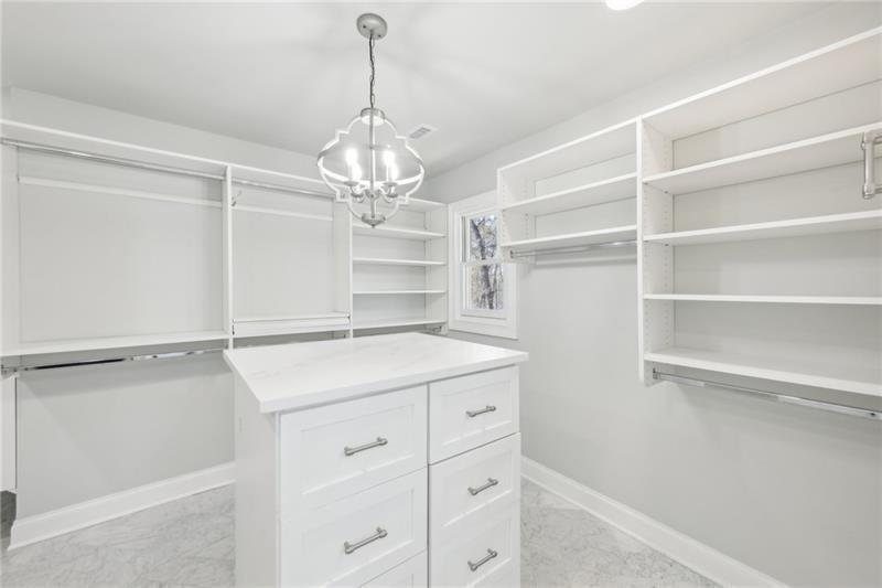 Buford, Georgia, 30518, United States, 6 Bedrooms Bedrooms, ,5 BathroomsBathrooms,Residential,For Sale,1976033