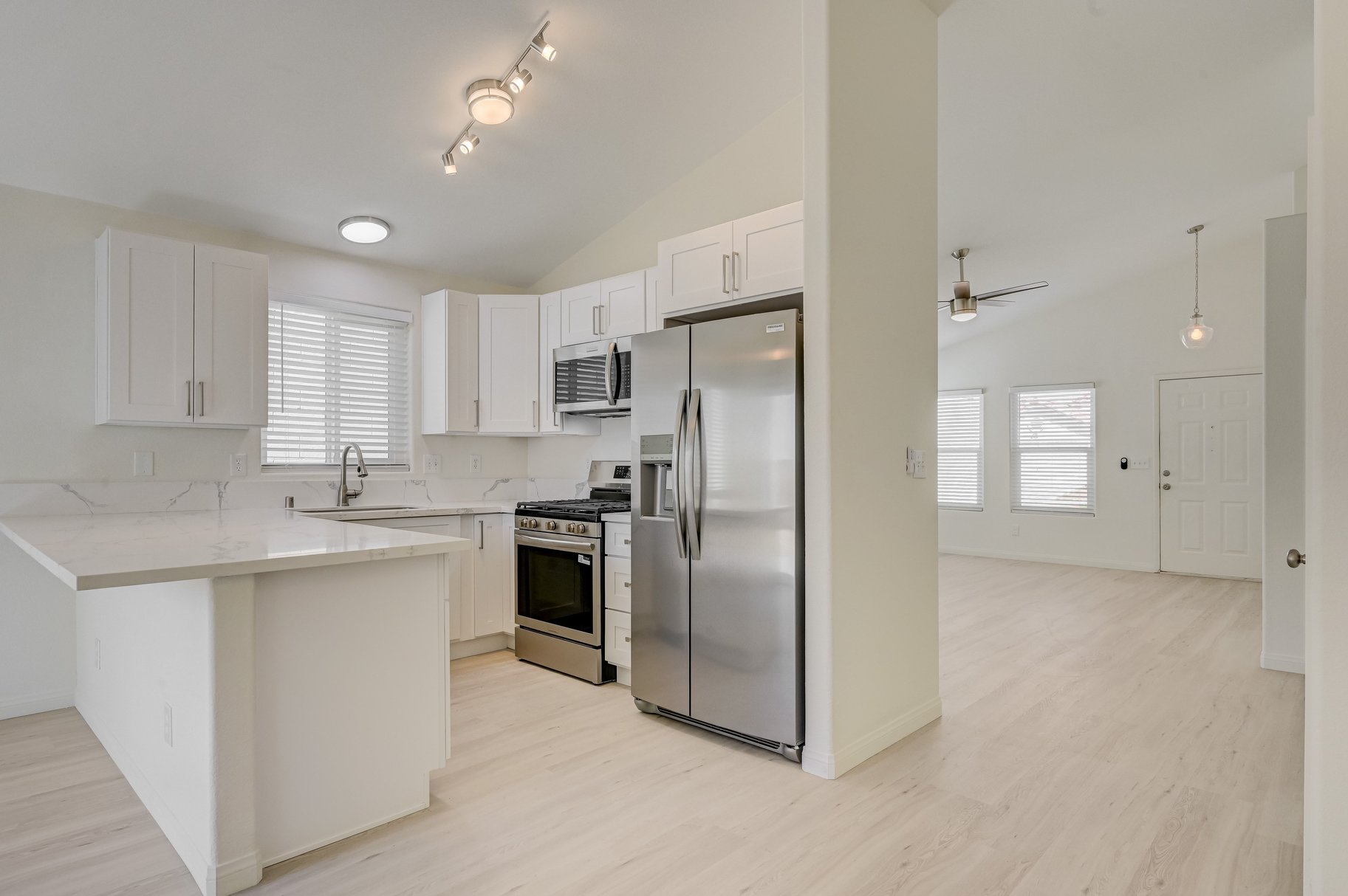  Newly Updated 3 Bed 2 Bath - 物件實景