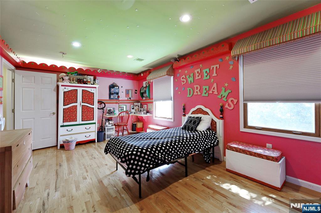 North Arlington, New Jersey, 07031, United States, 6 Bedrooms Bedrooms, ,4 BathroomsBathrooms,Residential,For Sale,1974124