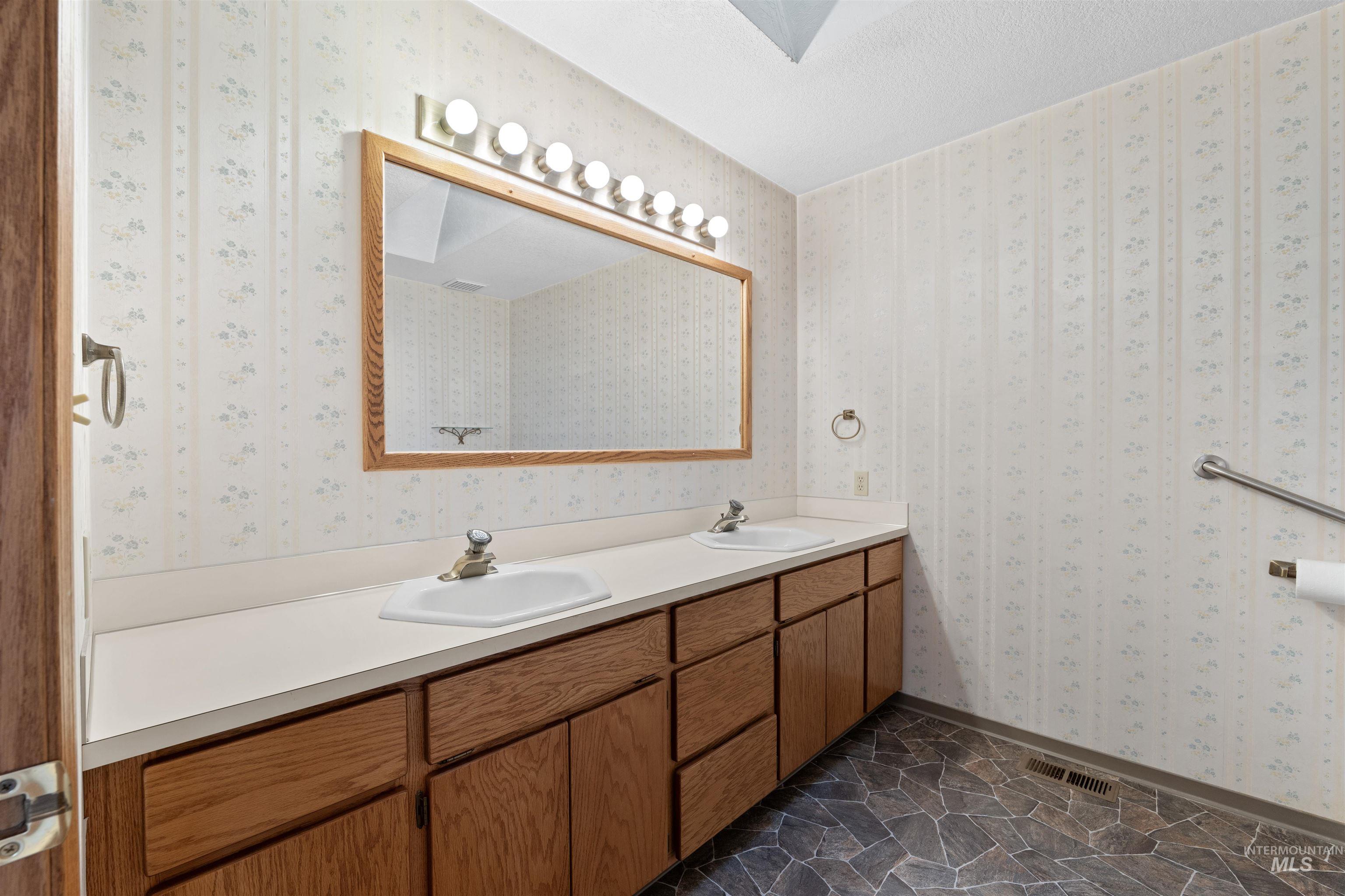 805 Broadway Street, Colton, Washington, 99113, United States, 3 Bedrooms Bedrooms, ,Residential,For Sale,805 Broadway Street,1653111