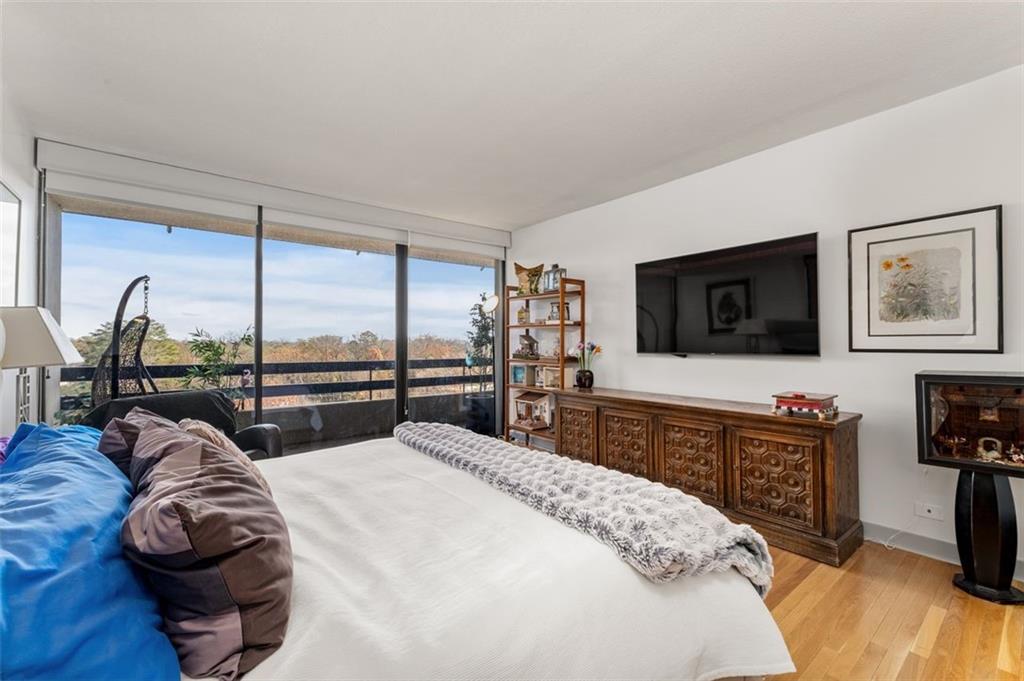 Atlanta, Georgia, 30305, United States, 2 Bedrooms Bedrooms, ,2 BathroomsBathrooms,Residential,For Sale,2002175