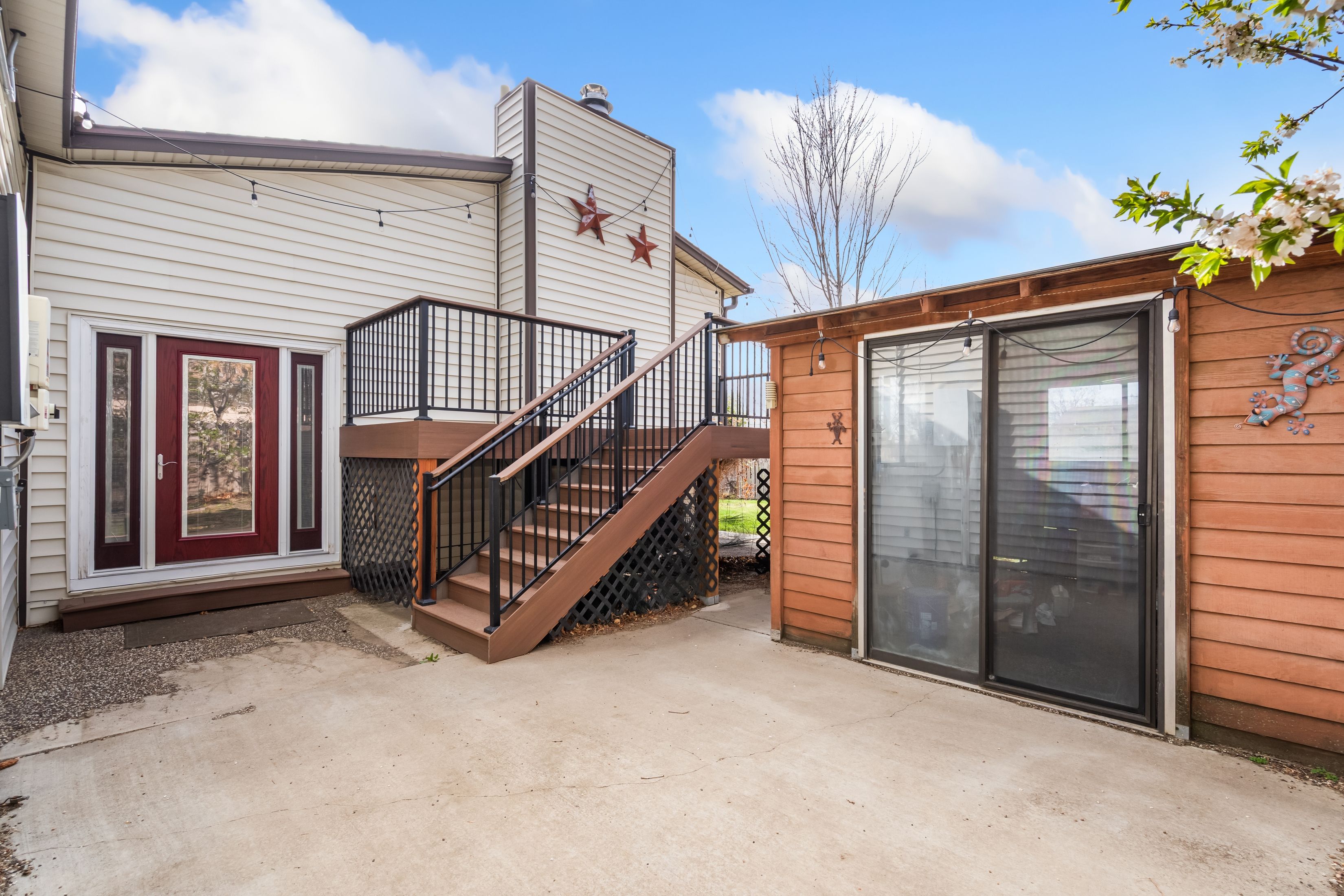  Thoughtful Updates, Flexible Living Spaces, And A Spacious Lot - 物件實景