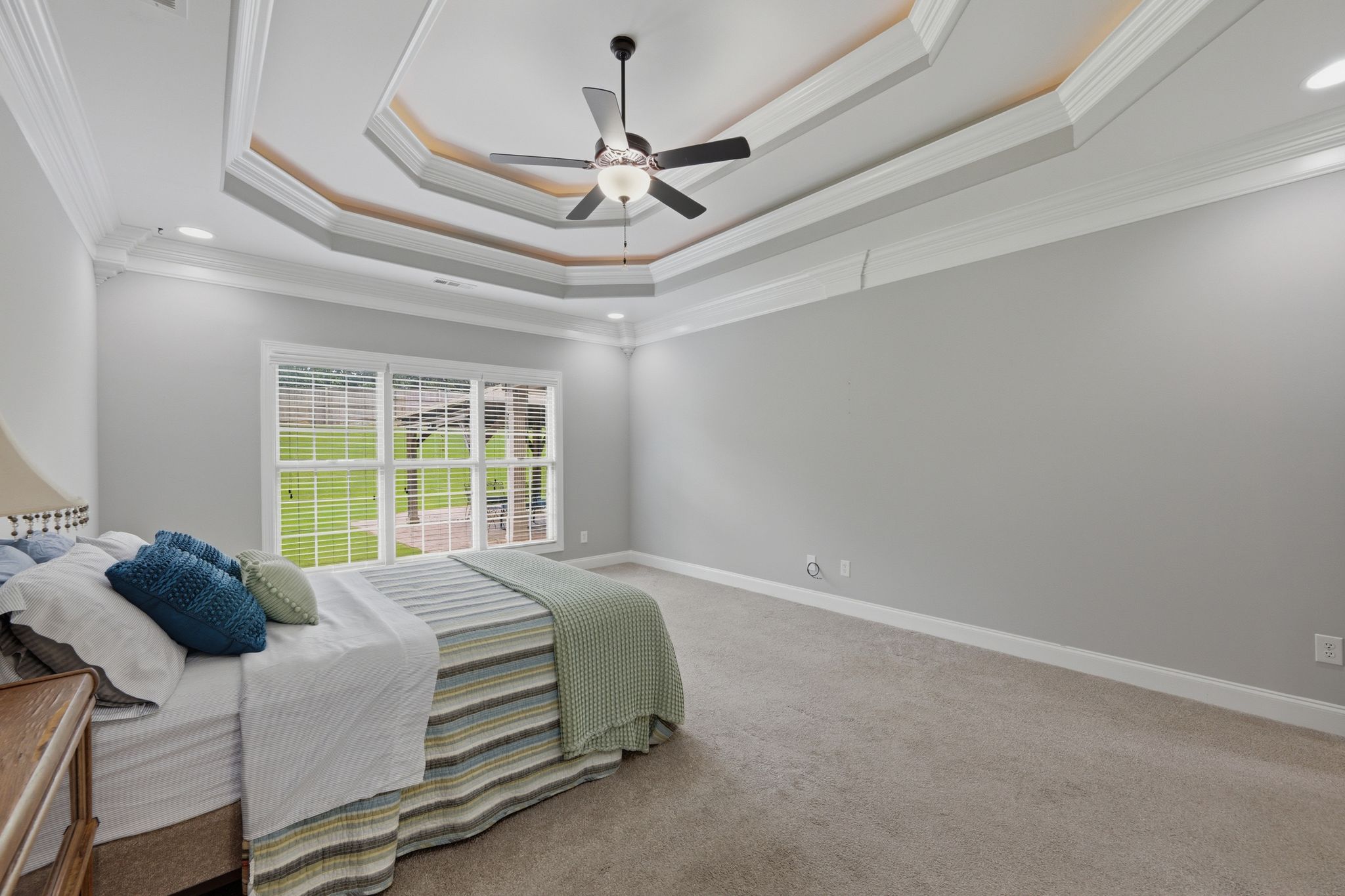  214 Legendwood Drive  NW - 物件實景