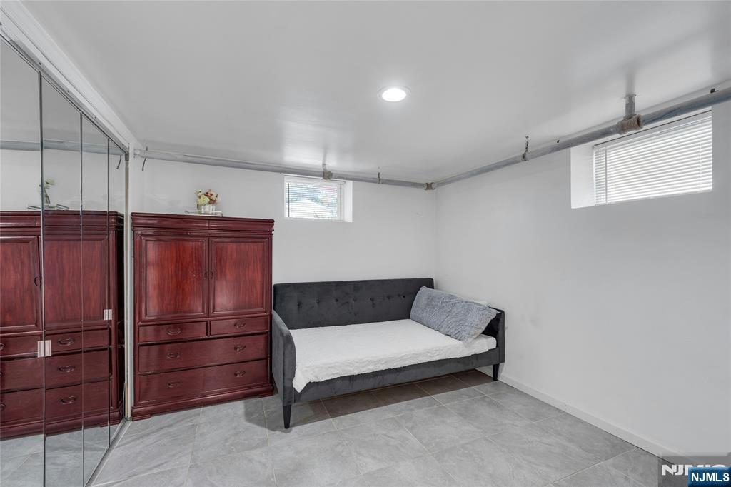 New Milford, New Jersey, 07646, United States, 2 Bedrooms Bedrooms, ,2 BathroomsBathrooms,Residential,For Sale,1948003