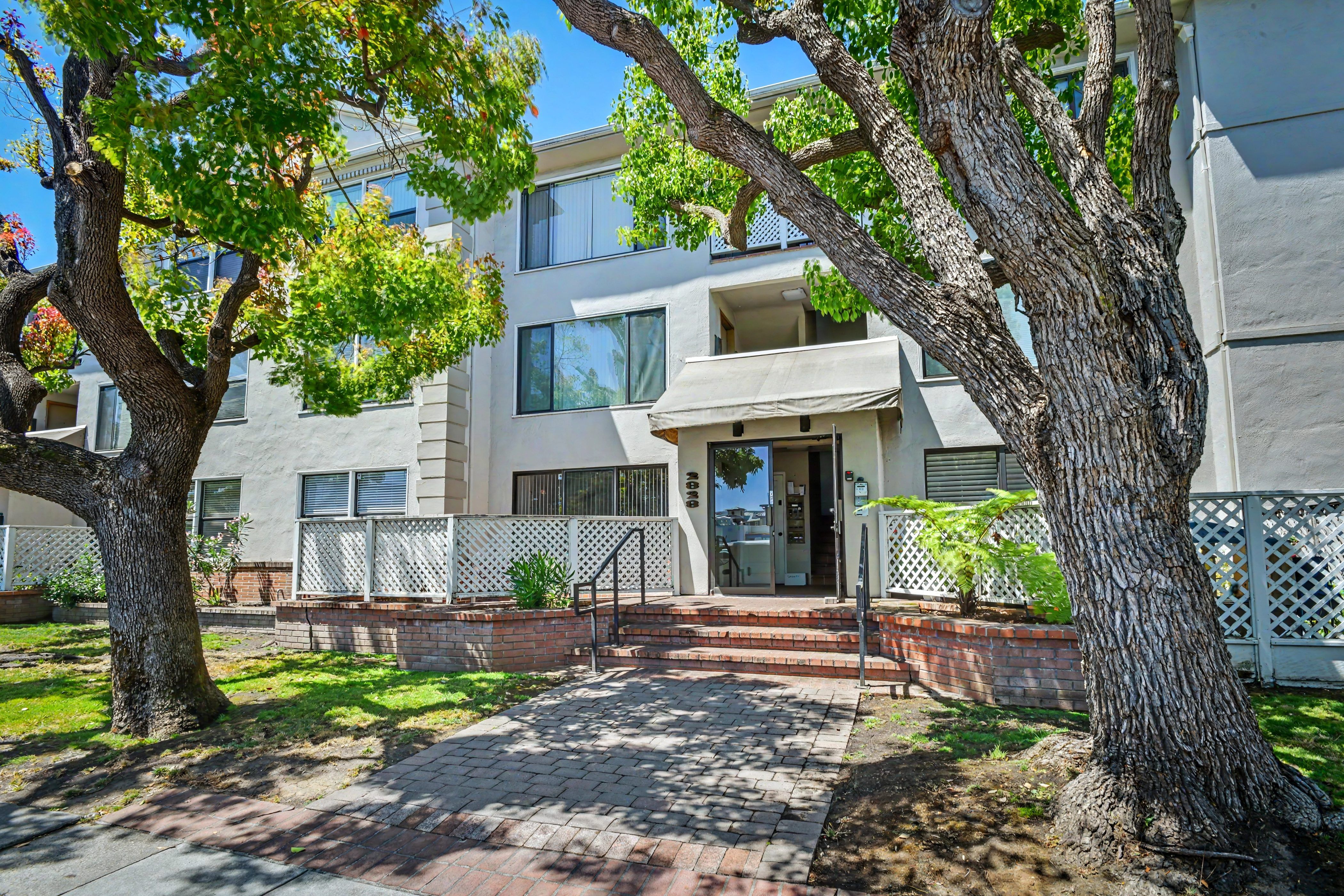  Ground-Level Garden Condo - 物件實景