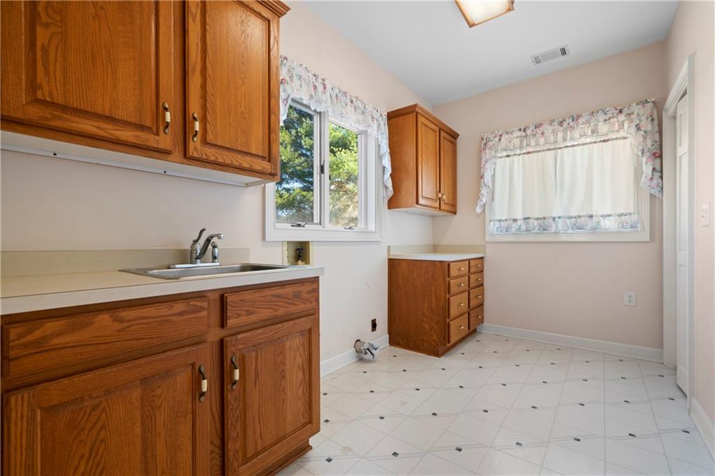 Gainesville, Georgia, 30506, United States, 5 Bedrooms Bedrooms, ,5 BathroomsBathrooms,Residential,For Sale,1996488