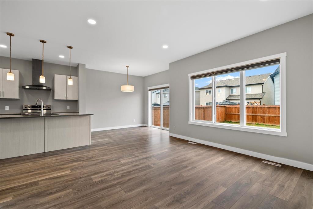 WINNIPEG, Manitoba, R2V 5C8, CA, 3 Bedrooms Bedrooms, ,2 BathroomsBathrooms,Residential,For Sale,1947801