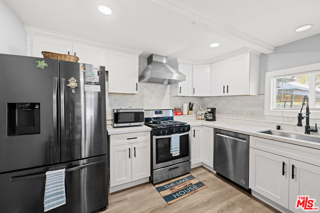 Los Angeles, California, 90042, United States, 3 Bedrooms Bedrooms, ,Residential,For Sale,2001820