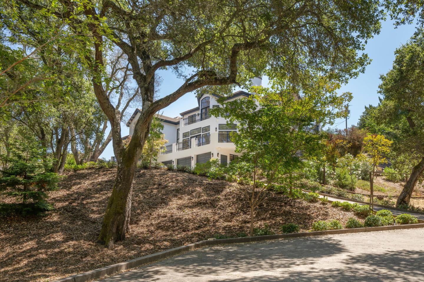 Woodside, California, 94062, United States, 4 Bedrooms Bedrooms, ,5 BathroomsBathrooms,Residential,For Sale,1911860