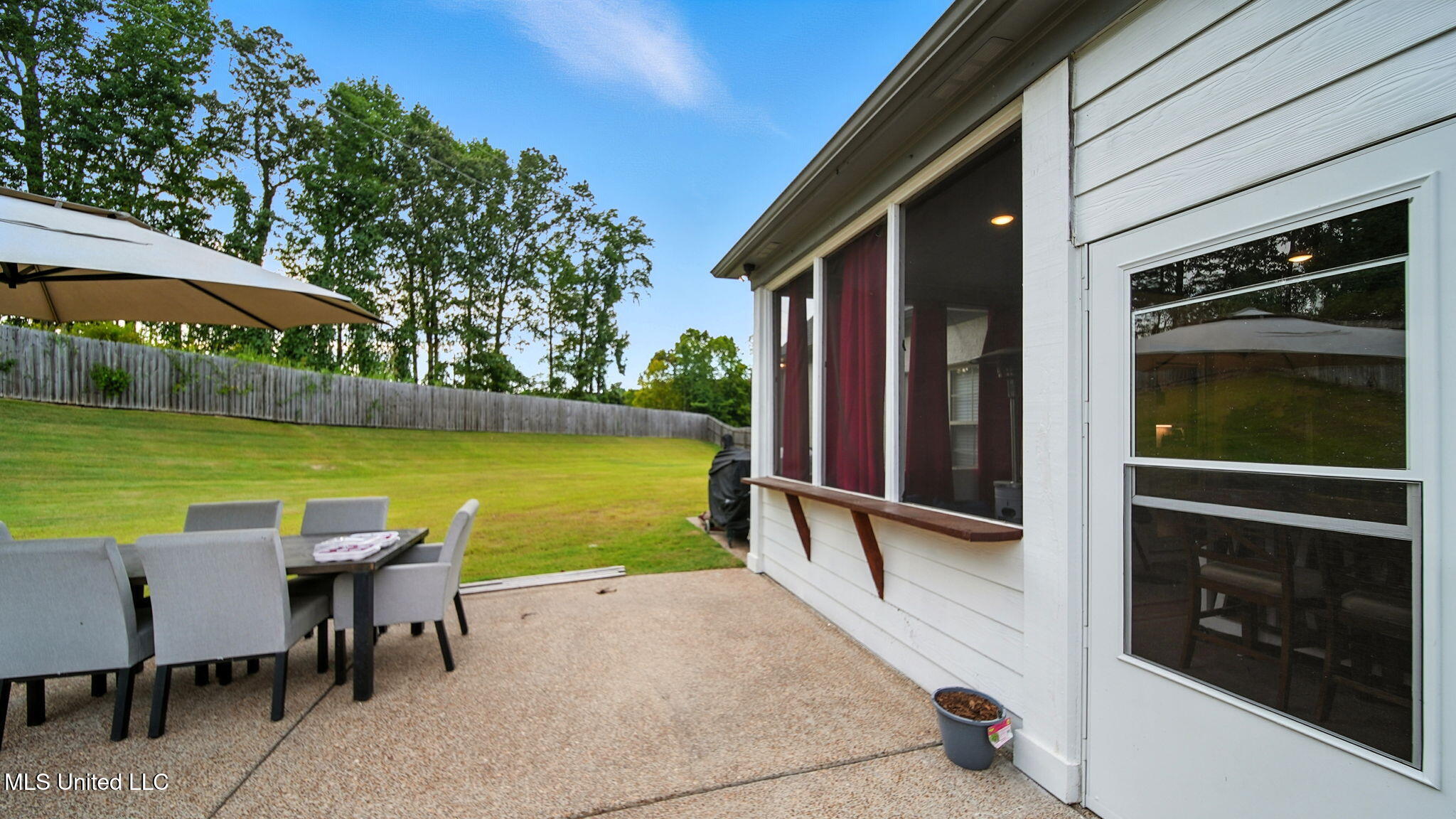 Hernando, Mississippi, 38632, United States, 4 Bedrooms Bedrooms, ,3 BathroomsBathrooms,Residential,For Sale,1978429