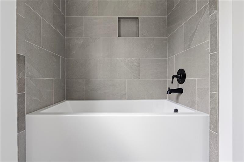 Carrollton, Georgia, 30116, United States, 5 Bedrooms Bedrooms, ,4 BathroomsBathrooms,Residential,For Sale,1998185