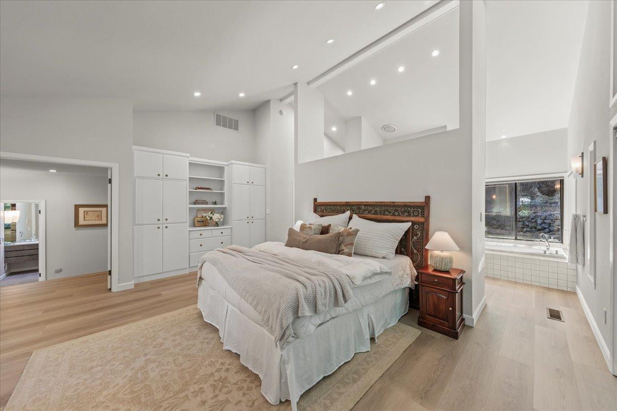 Los Altos Hills, California, 94022, United States, 5 Bedrooms Bedrooms, ,5 BathroomsBathrooms,Residential,For Sale,1907317